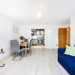 Welcomestay St Georges Wharf
