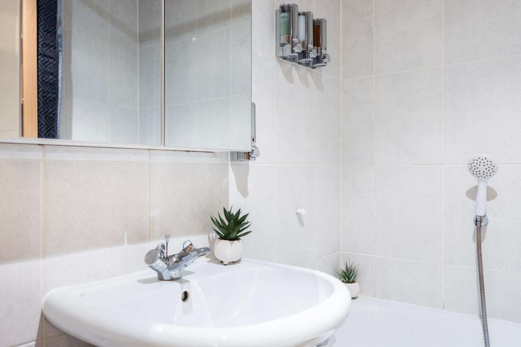 Welcomestay St Georges Wharf Appartamento *