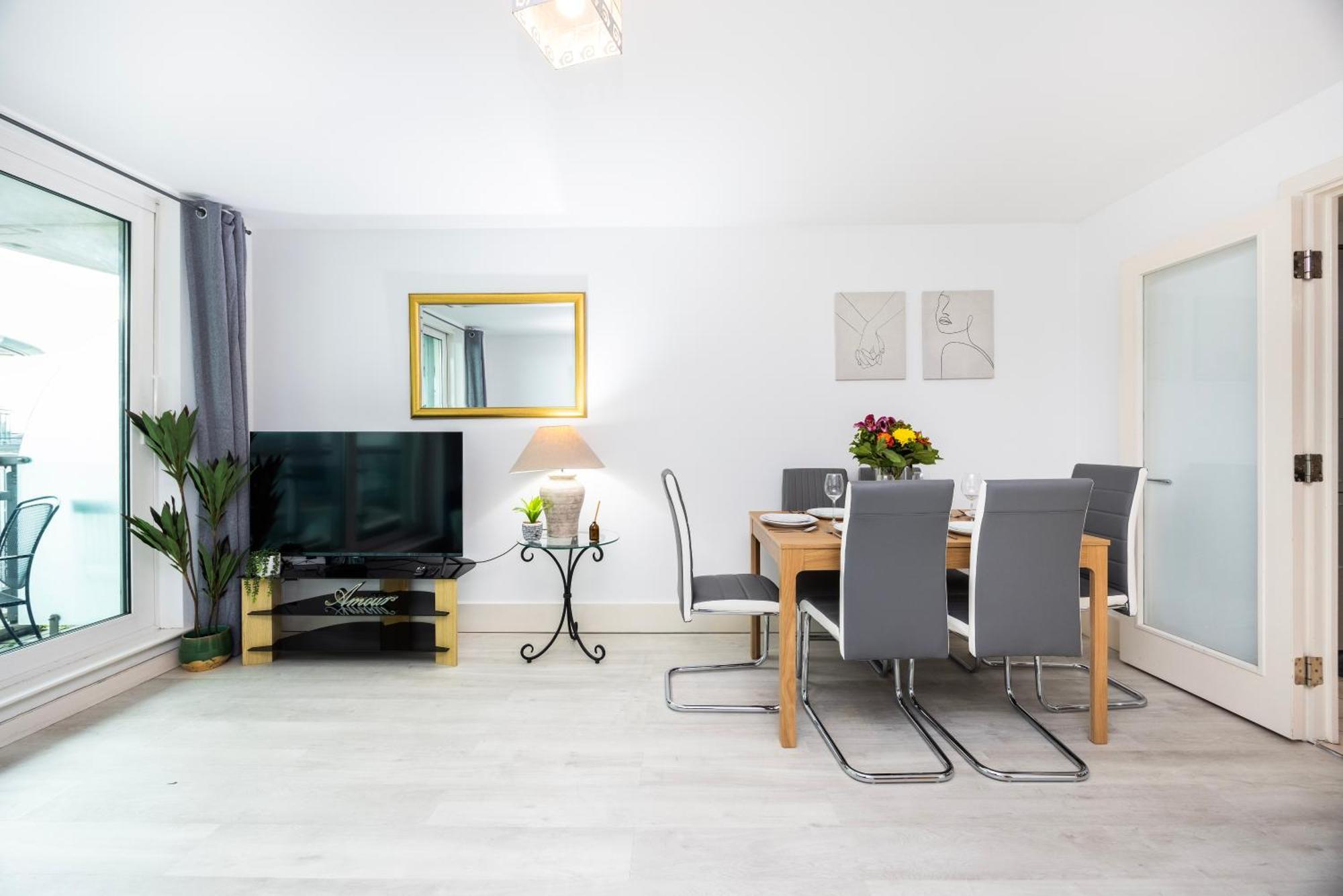 Welcomestay St Georges Wharf *