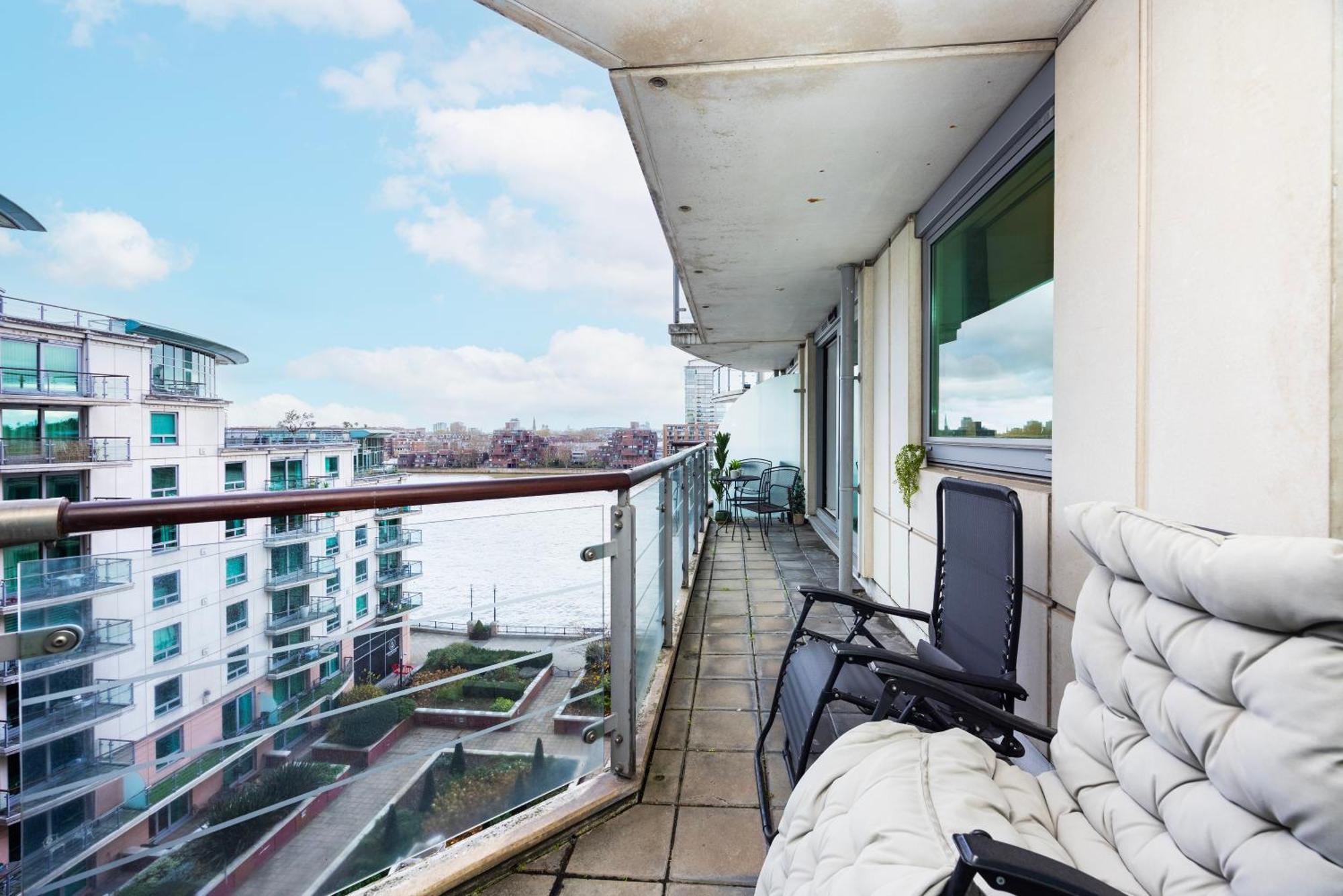 Appartamento Welcomestay St Georges Wharf Londra